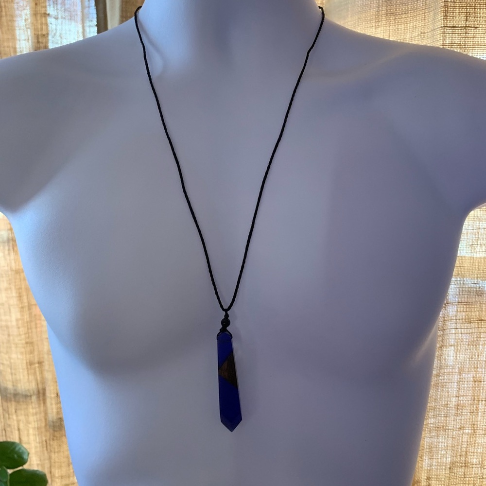 NWT Unisex Handmade Resin Wood Pendant Necklace